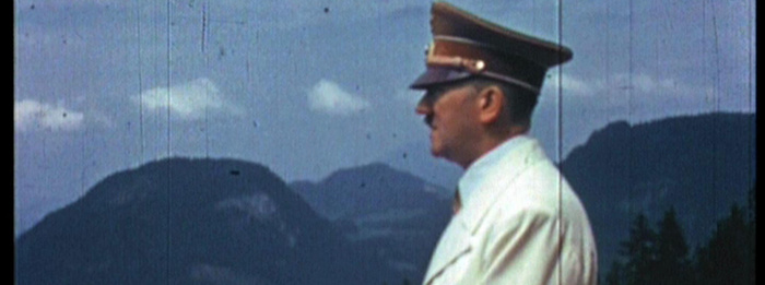 Adolf Hitler devant son chalet