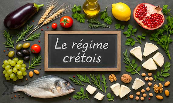 Sous le soleil généreux de la mer Égée, l’assiette crétoise déploie une palette de couleurs et d’arômes qui invitent aussi bien les sens que le corps à la célébration. D’emblée, ce régime séduit par sa convivialité : autour d’une table conviviale, légumes odorants, huile d’olive fruitée, herbes sauvages et accents marins composent une farandole de mets qui respirent la simplicité et l’authenticité. Dans cette ambiance chaleureuse, l’acte de manger devient un instant de partage où la lenteur, la gratitude et le respect du produit sont naturellement intégrés à la vie quotidienne.