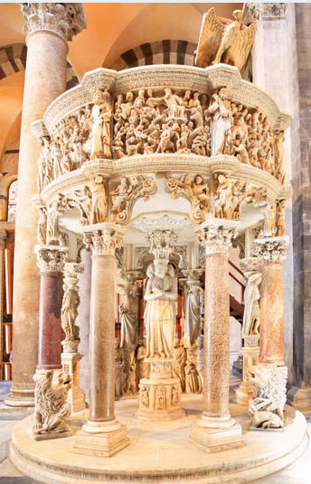 Nicolas Pisano, également connu sous le nom de Nicola Pisano, est né vers 1220 à Apulie, dans le sud de l'Italie, et décédé vers 1284 à Rome. Il est considéré comme un précurseur dans la sculpture gothique en Italie. Ses œuvres les plus célèbres comprennent le chœur et la chaire de la cathédrale de Sienne, ainsi que la fontaine de Pise.