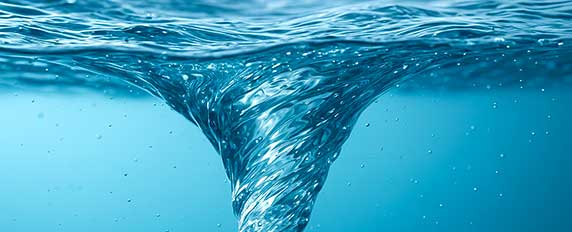 L’eau, source première de la vie, nous accompagne à chaque instant. Pourtant, au-delà de sa composition chimique, certains affirment qu’elle recèle des propriétés énergétiques susceptibles d’être amplifiées grâce à la dynamisation. Cette pratique, bien que souvent méconnue, vise à harmoniser la structure moléculaire de l’eau pour en révéler le plein potentiel. En dynamisant l’eau, on recherche non seulement une pureté accrue, mais également une vitalité capable de renforcer notre équilibre global. Dans cet article, nous explorerons les fondements de la dynamisation de l’eau, les différentes méthodes employées, ainsi que les bénéfices observés pour le bien-être physique et mental, avant de proposer quelques pistes pour l’intégrer harmonieusement au quotidien.