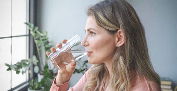 S’abreuver d’une eau pure et saine constitue le fondement d’un bien-être durable. La filtration par gravité émerge comme une solution simple et efficace pour éliminer impuretés, résidus chimiques et microorganismes, sans recourir à une énergie électrique. Grâce à un procédé doux fondé sur la force de la pesanteur, cette technique préserve les minéraux essentiels tout en sublimant la saveur de l’eau, invitant chacun à renouer avec une hydratation plus équilibrée.