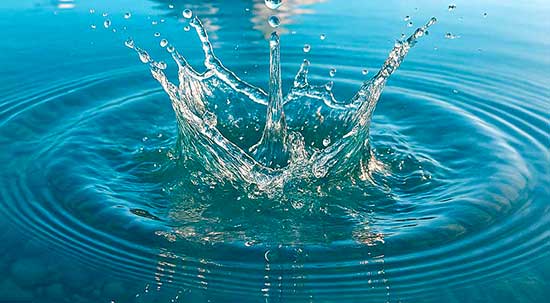 Stress hydrique croissant, micropolluants complexes et exigences énergétiques sévères : la conjonction de ces trois facteurs pousse la recherche vers des solutions de traitement plus sélectives, plus sobres et plus modulaires. Le secteur sort ainsi d’une logique d’optimisation incrémentale pour explorer des ruptures technologiques portées par la science des matériaux, l’électrochimie, l’impression 3D et l’intelligence artificielle.