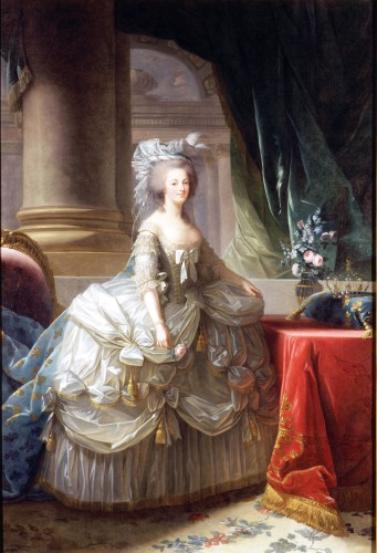 Vigée Le Brun Louise-Elisabeth (1755-1842) Représentée en 1778. Portrait en pied, en grand habit de cour « avec un panier », vêtue d’une robe de satin, tenant une rose à la main huile sur toile - Versailles, châteaux de Versailles et de Trianon