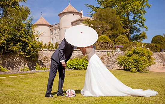 En France, 5 à 10 % des mariages sont organisés en France par ce que l'on appelle un(e) wedding planner, c'est-à-dire une personne chargée de l'organisation des mariages (source Assocem).
