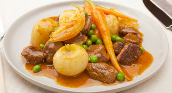 Le navarin d'agneau est une recette de ragoût printanier. Voici une recette traditionnelle pour préparer ce plat délicieux, en quatre étapes distinctes pour garantir une expérience culinaire exceptionnelle.