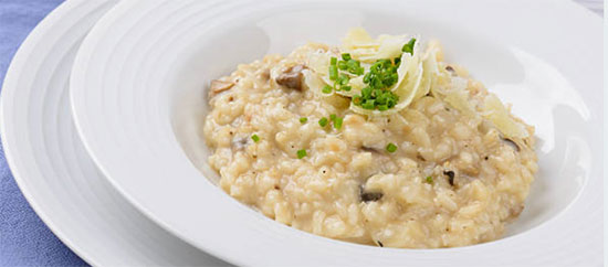 Le risotto est un plat italien délicieux et raffiné, apprécié pour sa texture crémeuse et son goût savoureux. Sa préparation , bien que pas compliquée reste subtile.
