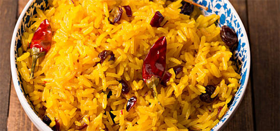 Le riz au safran est un plat fascinant qui raconte l'histoire de la gastronomie, du commerce et de la culture à travers les âges. Sa saveur unique et sa couleur vibrante en font un plat apprécié dans le monde entier, mais ses origines et son évolution sont souvent méconnues.