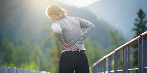 Les troubles musculosquelettiques tels que le mal de dos, le torticolis et les douleurs articulaires affectent un grand nombre de personnes au quotidien, perturbant la vie professionnelle et personnelle. Qu’ils soient provoqués par une posture inadéquate, un stress prolongé ou une pathologie chronique, ces inconforts peuvent rapidement devenir invalidants. Cet article propose un tour d’horizon des remèdes et des dispositifs conçus pour apaiser ces maux, restaurer le bien-être corporel et favoriser une récupération durable.