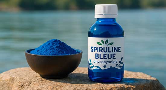La spiruline suscite un intérêt croissant pour ses qualités nutritives et ses effets positifs sur l’organisme, tant sous forme solide que sous forme liquide ou bleue. Qu’elle soit proposée en poudre, en comprimés, en extrait liquide ou sous une teinte plus prononcée évoquant la spiruline bleue, cette micro-algue incarne l’idée d’un supplément naturel capable d’accompagner chacun vers un mieux-être global. Dans un contexte où le rythme de vie et les exigences quotidiennes peuvent éroder l’énergie et la résistance, comprendre et apprécier les bienfaits de la spiruline ouvre une perspective encourageante. Cet article propose d’explorer les atouts spécifiques de la spiruline liquide et de la spiruline bleue, en soulignant leur apport pour renforcer l’immunité, soutenir la vitalité et contribuer à une routine détox favorable au fonctionnement du foie.